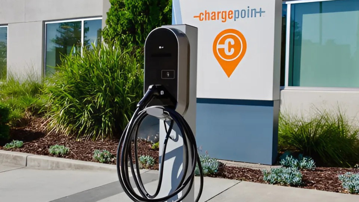 America’s EV Makeover: 500 Ultra-Fast Chargers by 2025