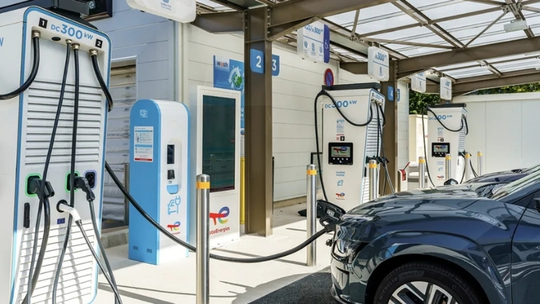 Electric vehicle charging at public fast charger station